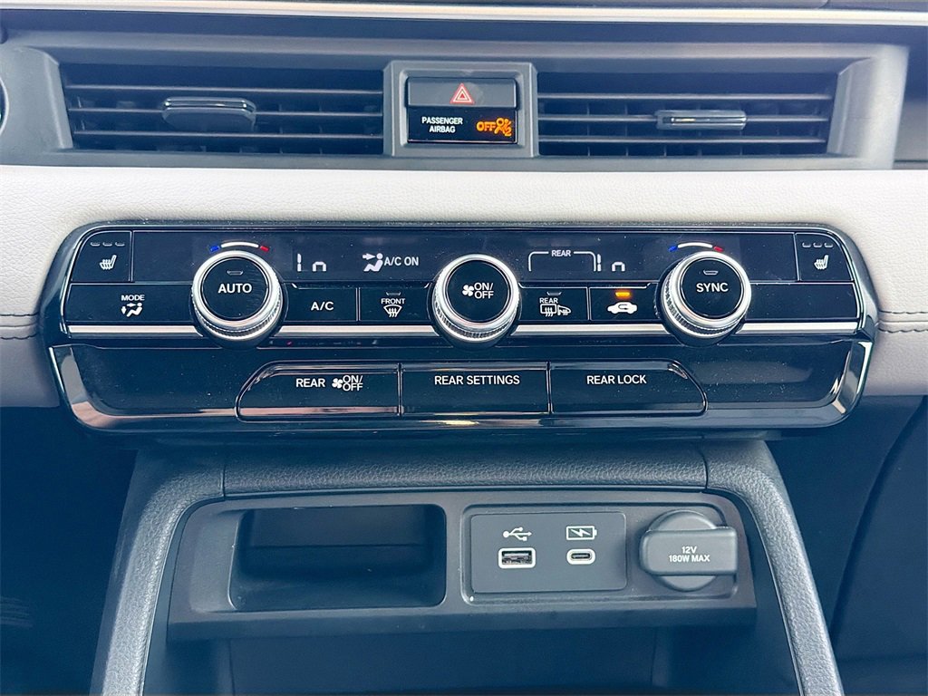 Used 2024 Honda Pilot Touring image 16