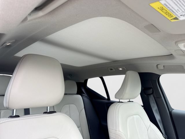 Certified 2024 Volvo XC40 B5 Plus w/ Climate Package AWD/4WD image 19
