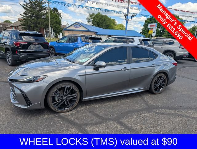 Used 2025 Toyota Camry XSE FWD image 5
