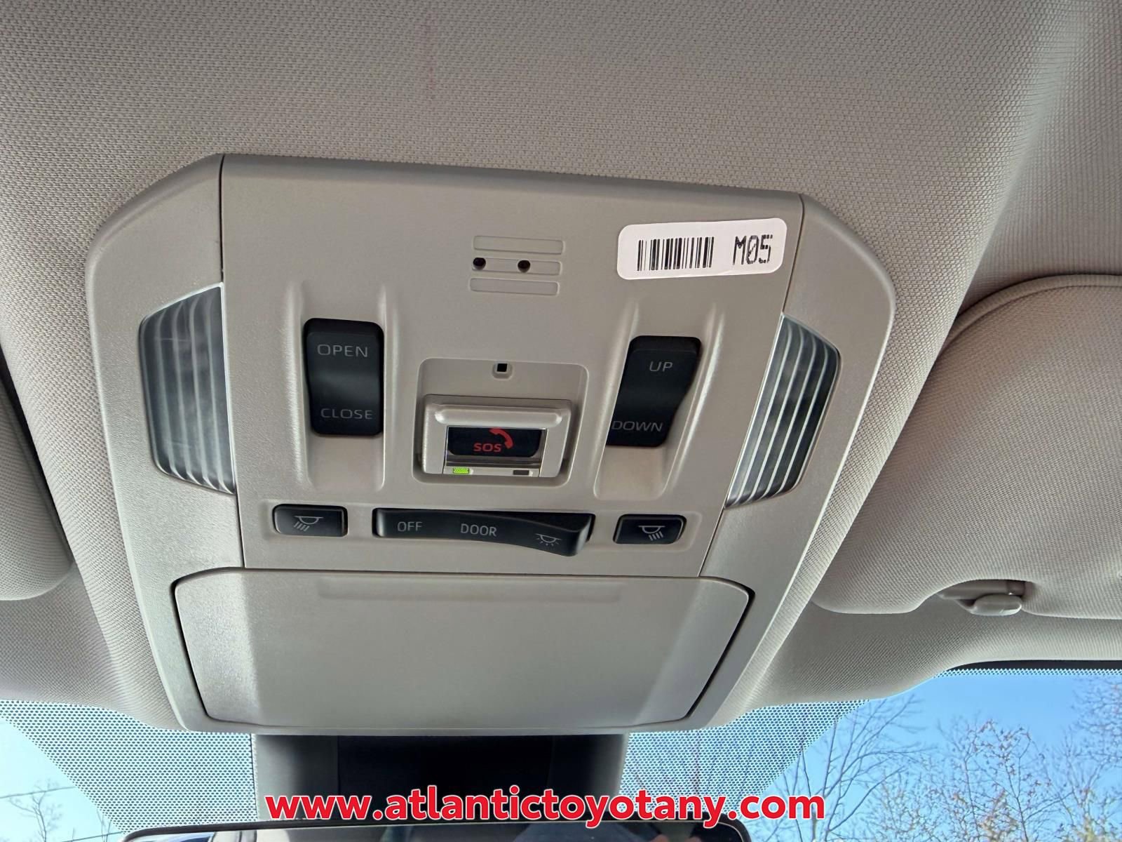 Used 2023 Toyota Highlander XLE AWD/4WD image 33