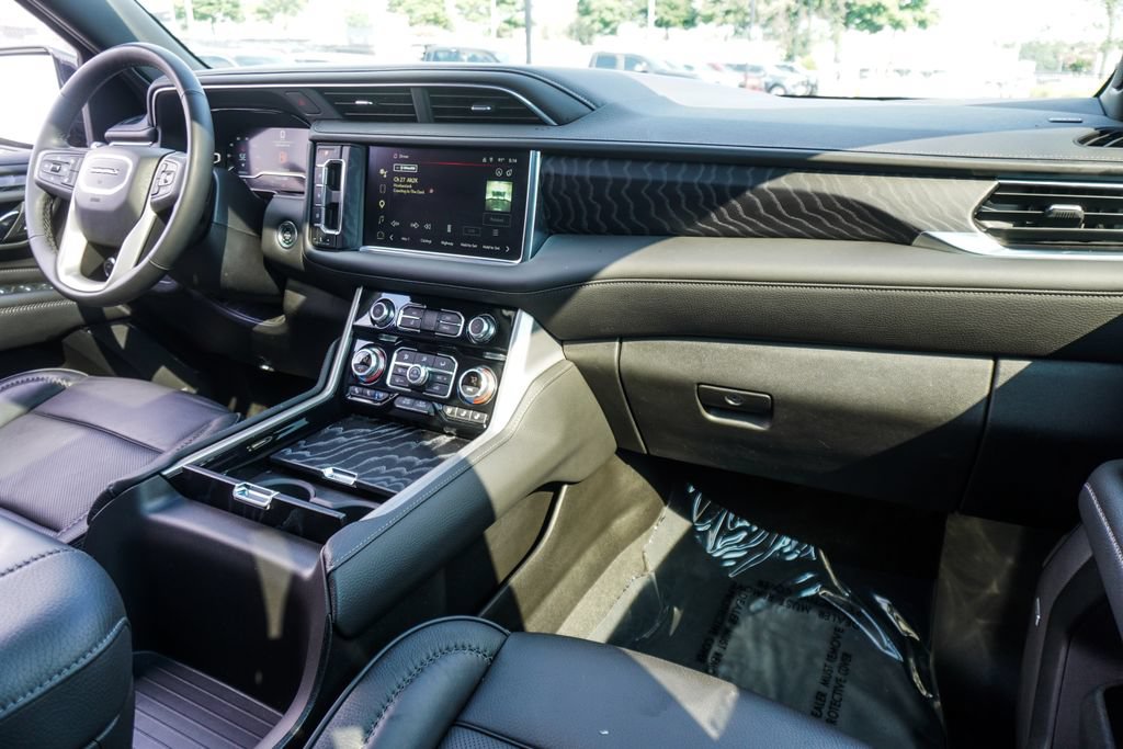 Used 2024 GMC Yukon XL Denali RWD image 10