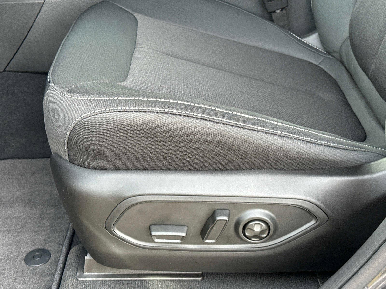 New 2025 Jeep Grand Cherokee Laredo X w/ Luxury Tech Group I AWD/4WD image 22