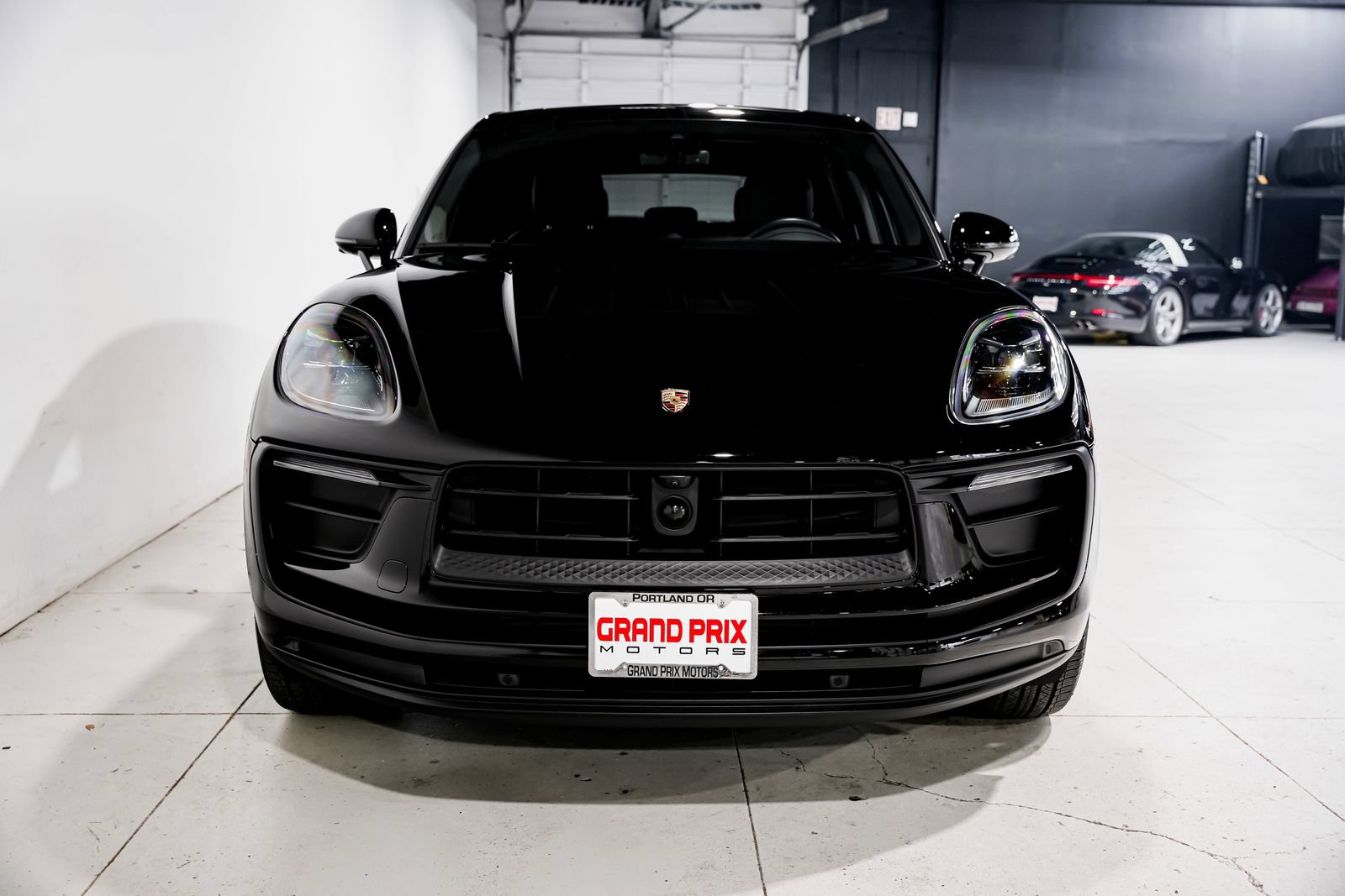 Used 2024 Porsche Macan AWD/4WD image 5