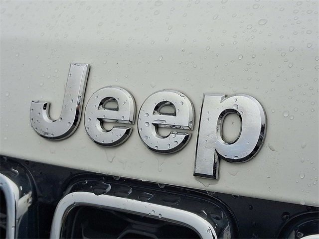 Used 2021 Jeep Grand Cherokee Laredo X image 30