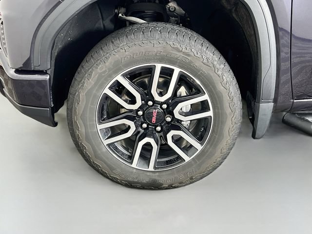 Used 2024 GMC Sierra 1500 AT4 w/ Technology Package AWD/4WD image 8