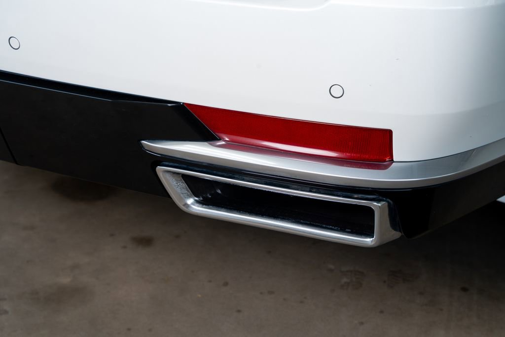 Used 2021 Cadillac Escalade Premium Luxury image 30