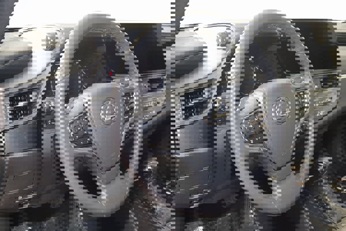 Used 2023 Lexus ES 350 image 6