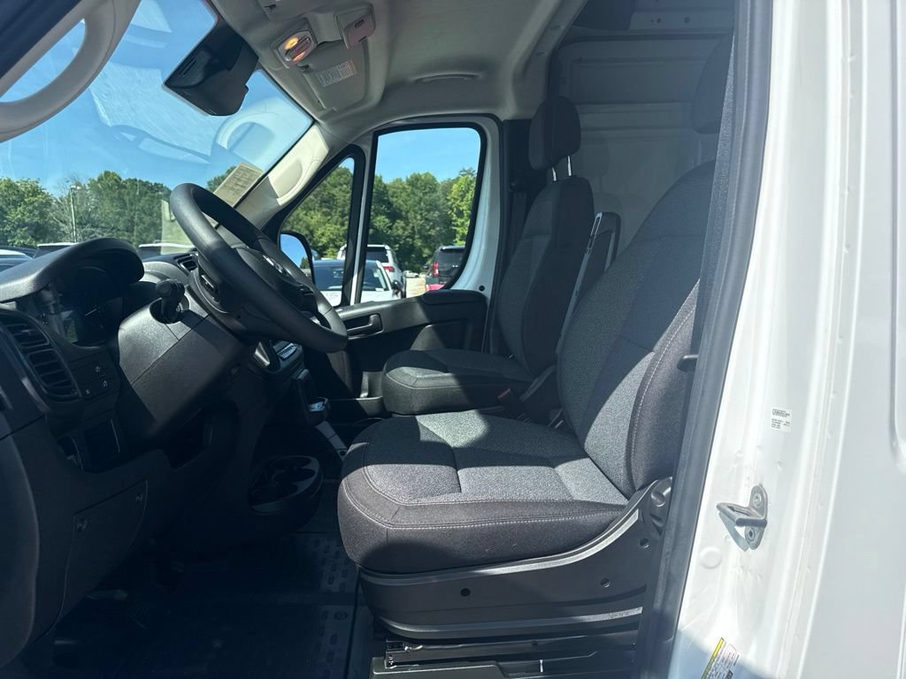 Used 2025 RAM ProMaster 2500 w/ Convenience Group FWD image 9