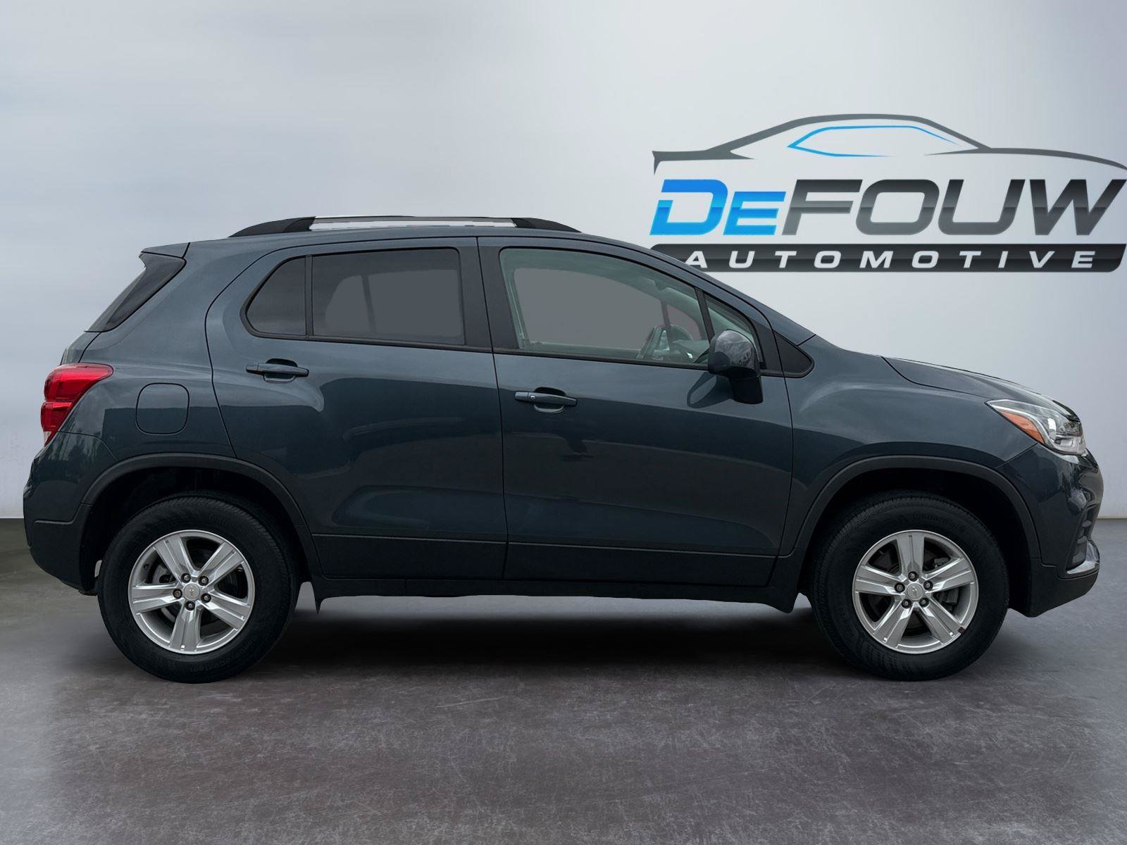 Used 2022 Chevrolet Trax LT w/ LT Convenience Package AWD/4WD image 2
