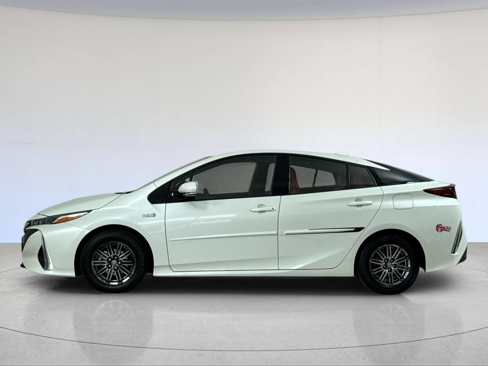 Used 2017 Toyota Prius Prime Premium FWD image 2