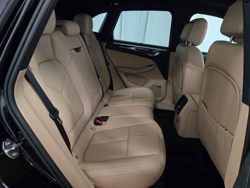 Certified 2025 Porsche Macan image 25