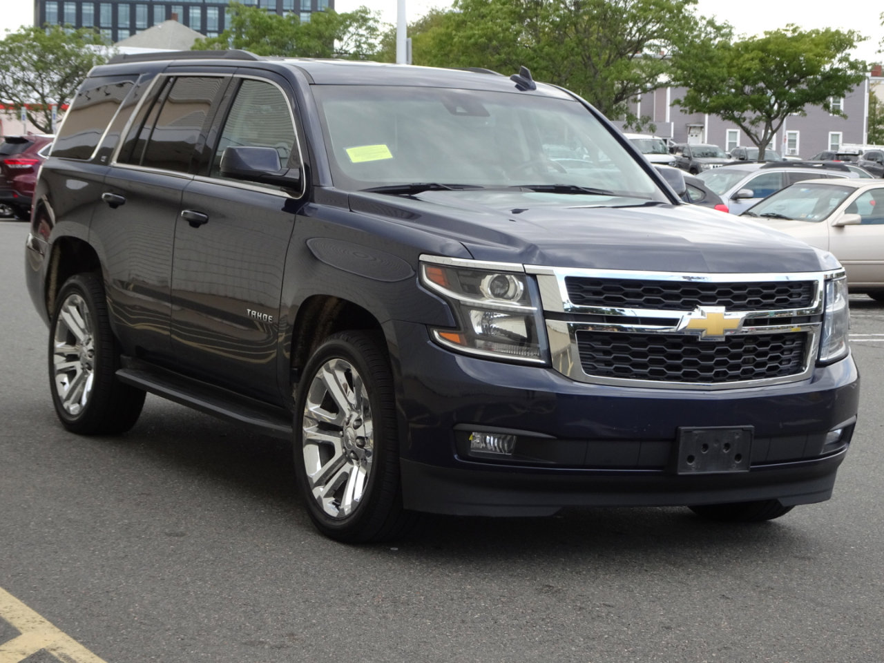 Used 2019 Chevrolet Tahoe LT w/ Luxury Package image 3