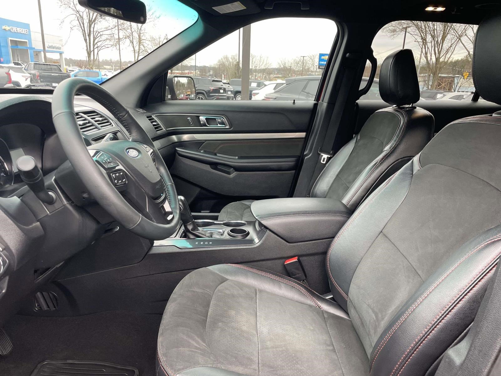 Used 2019 Ford Explorer XLT w/ Equipment Group 202A image 22