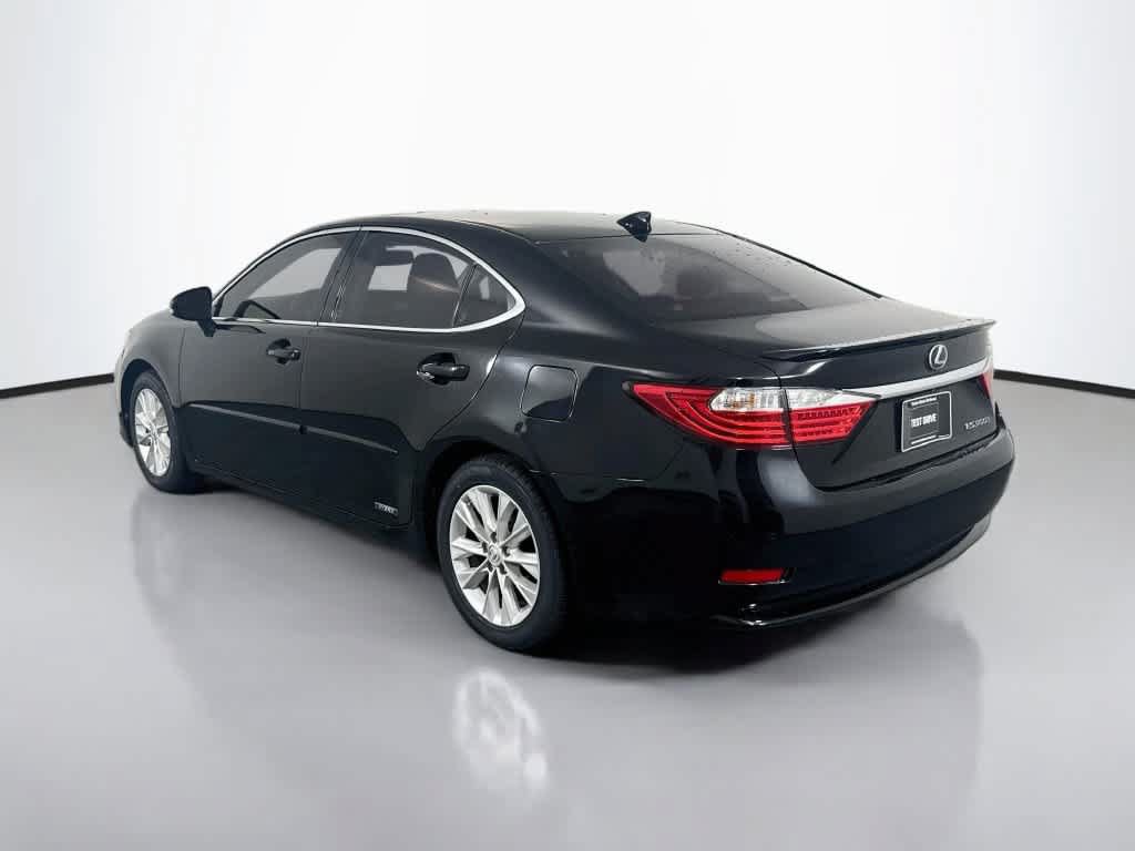 Used 2015 Lexus ES 300h w/ Navigation System Package FWD image 3