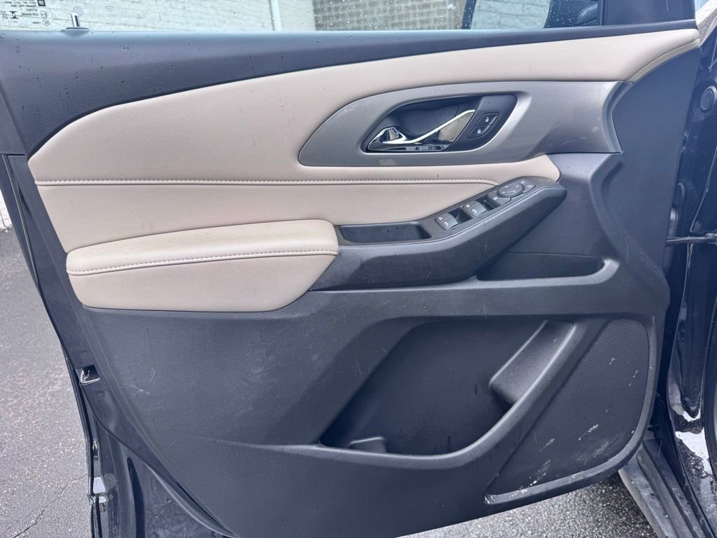 Used 2023 Chevrolet Traverse LS w/ Safety Package image 11