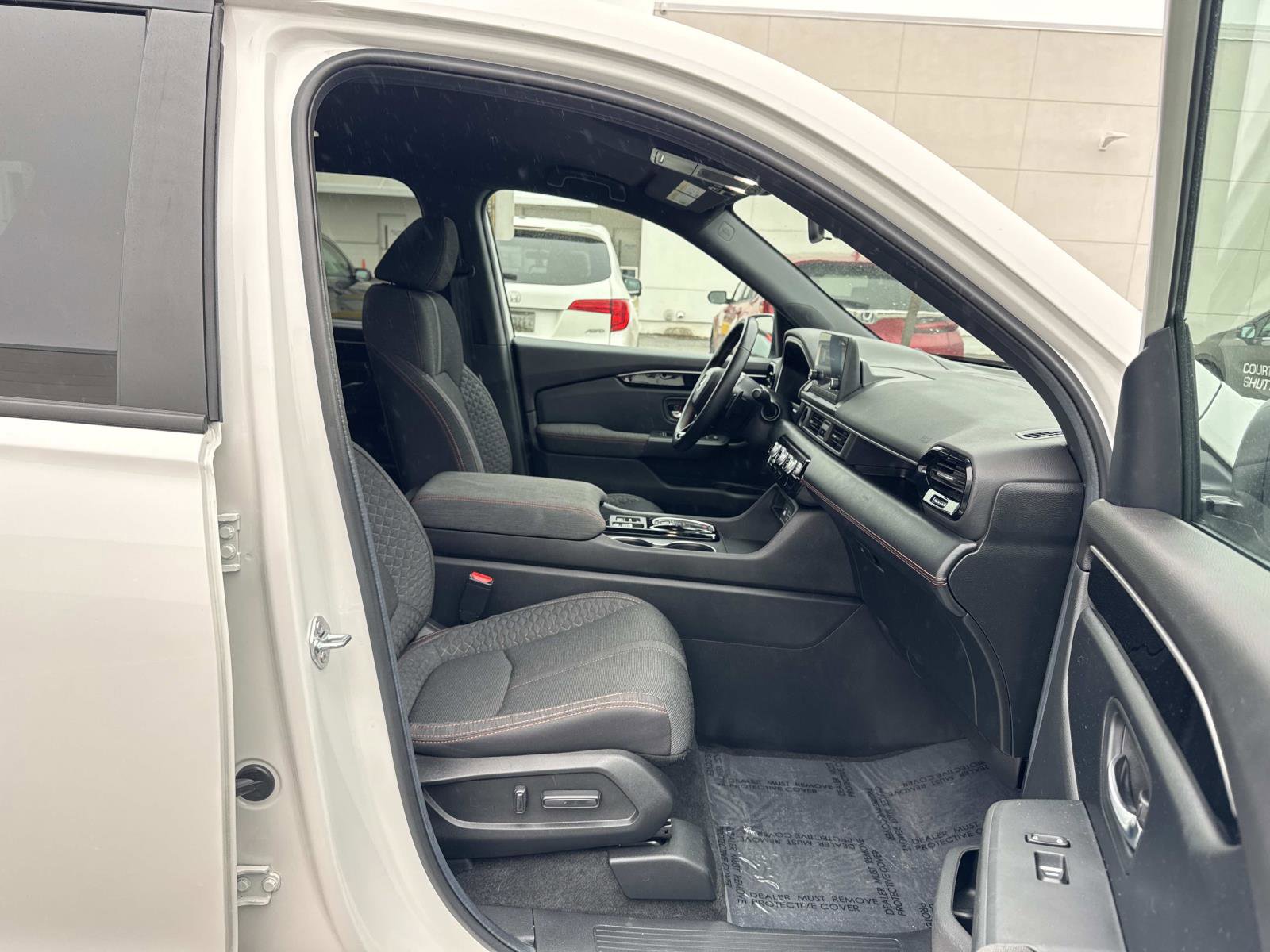 Used 2025 Honda Pilot Sport image 14