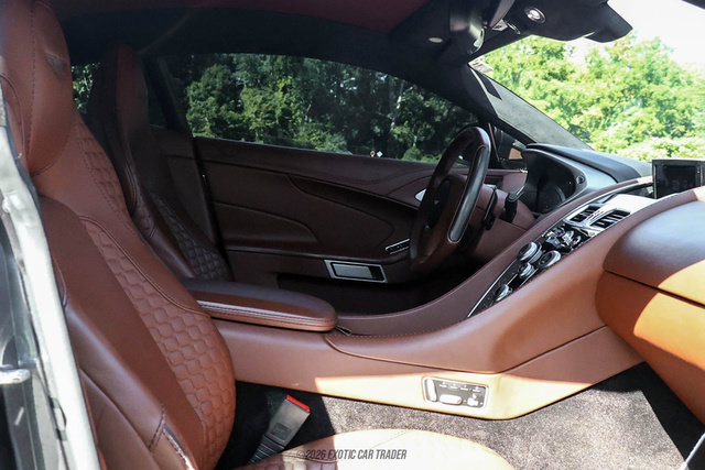 Used 2015 Aston Martin Vanquish Coupe RWD image 32
