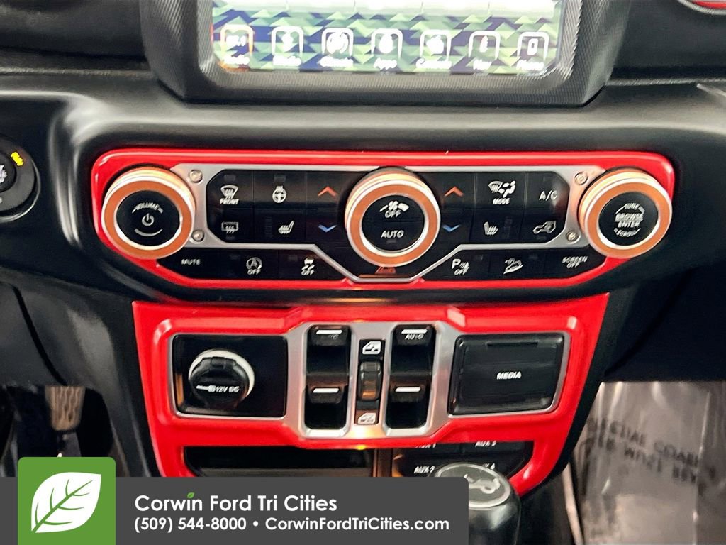 Used 2018 Jeep Wrangler Unlimited Sahara w/ Uconnect 4C Nav & Sound Group image 8