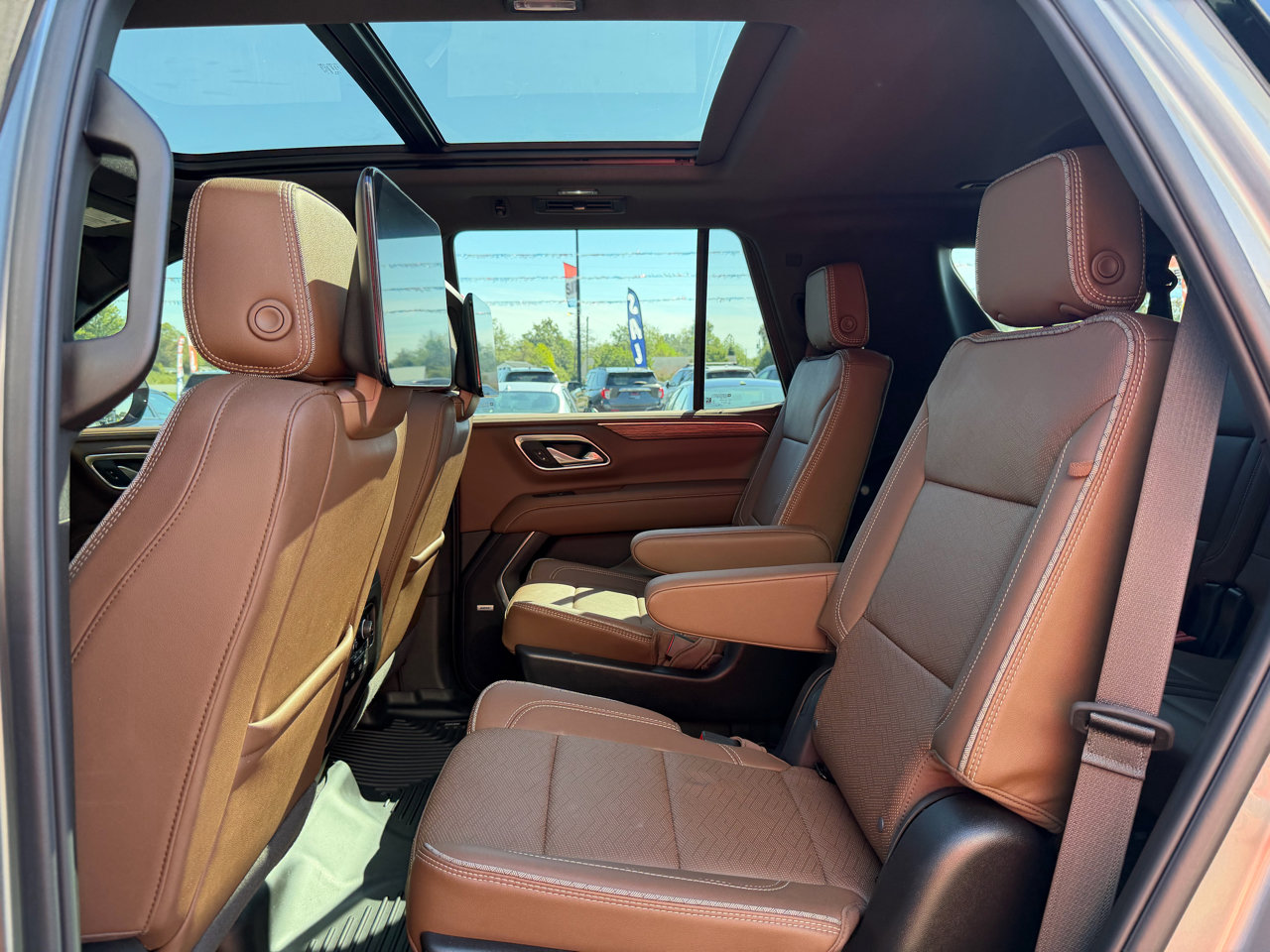 Used 2024 Chevrolet Tahoe High Country w/ Advanced Technology Package image 20