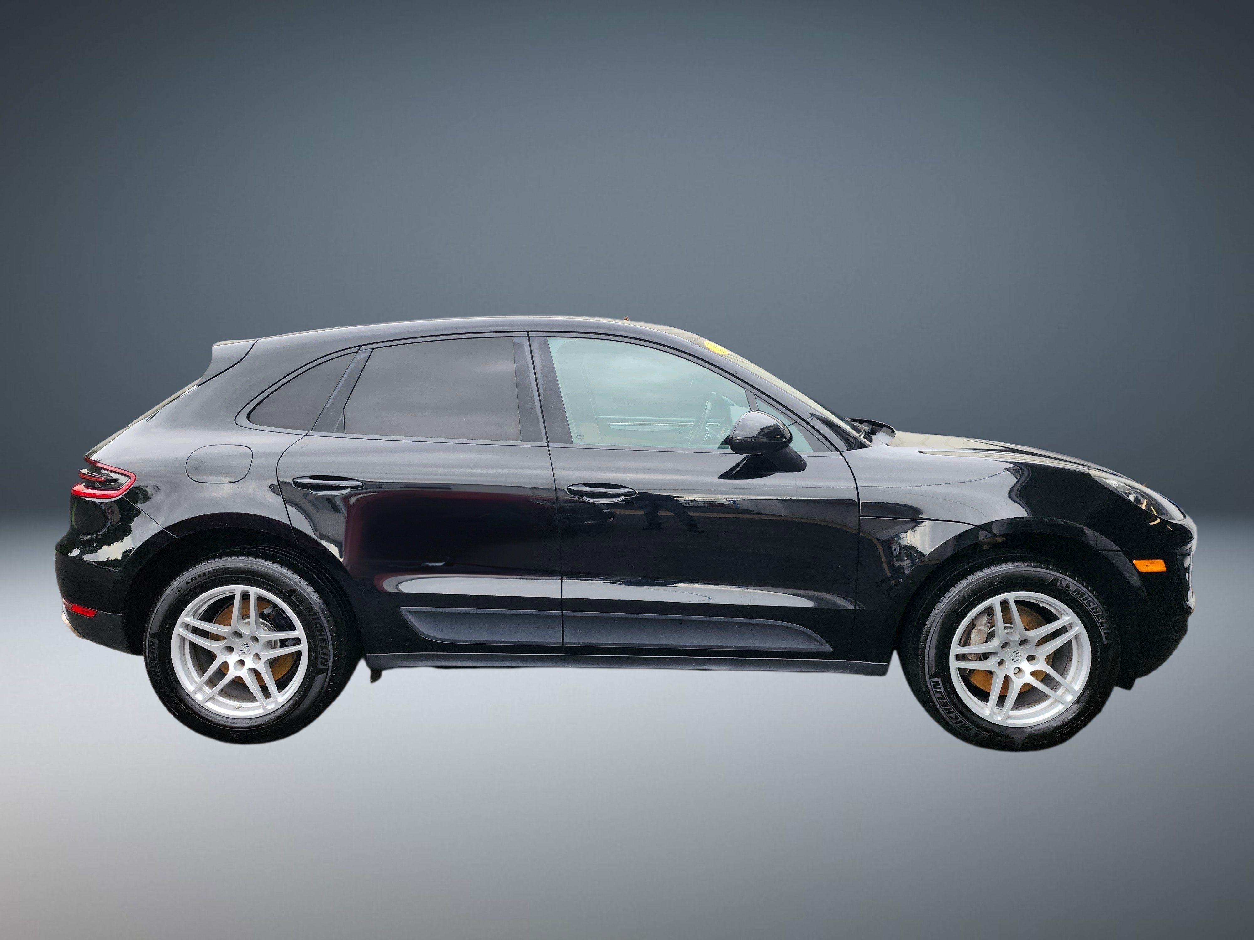 Used 2018 Porsche Macan AWD/4WD image 2