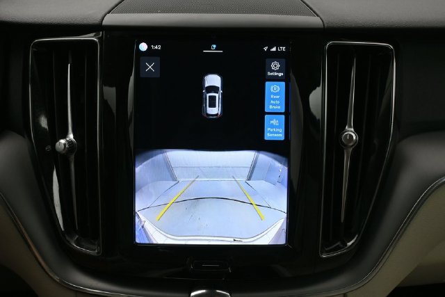 Used 2024 Volvo XC60 B5 Core w/ Protection Package Premier AWD/4WD image 20