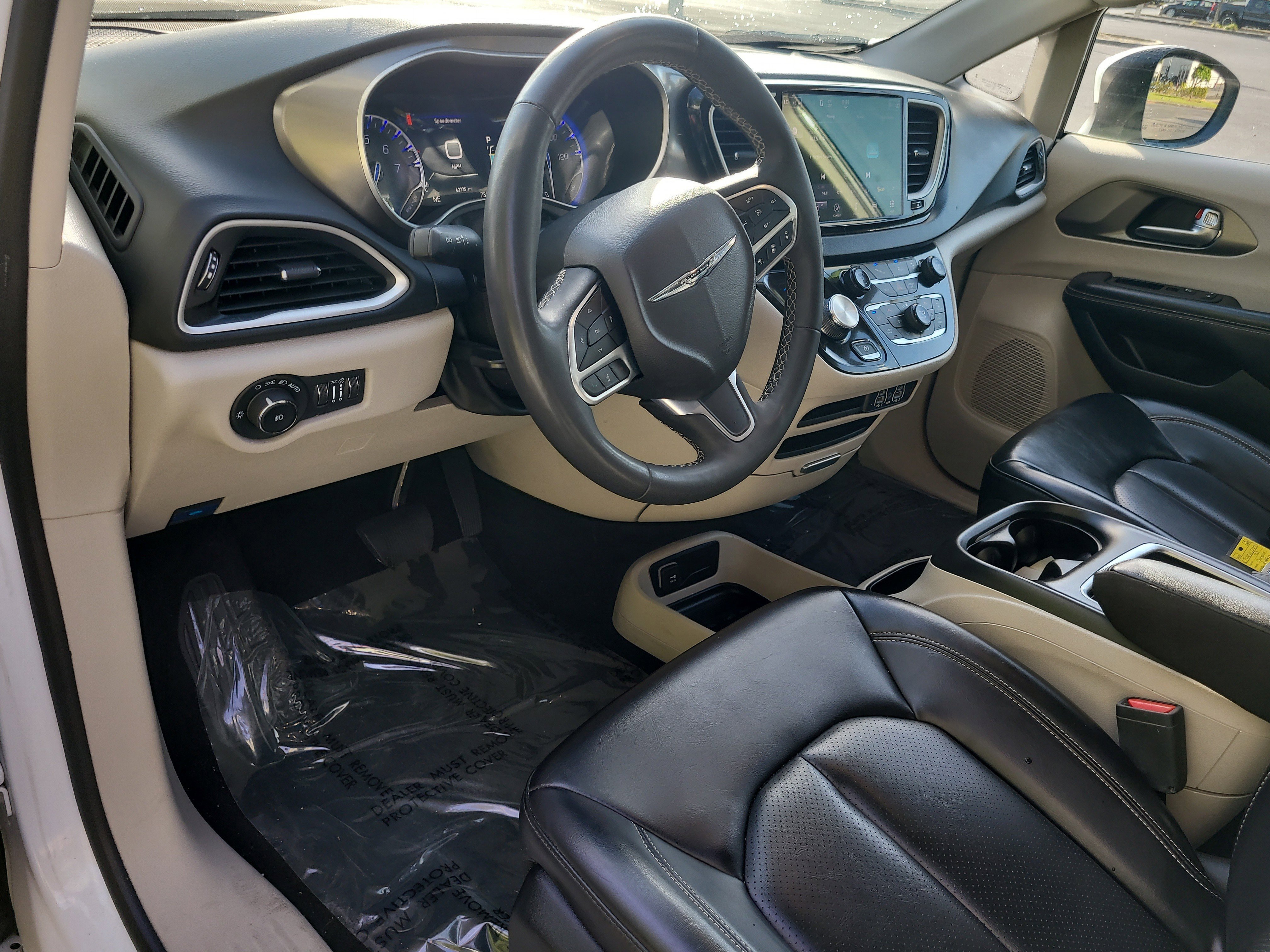 Used 2023 Chrysler Pacifica Touring-L image 20