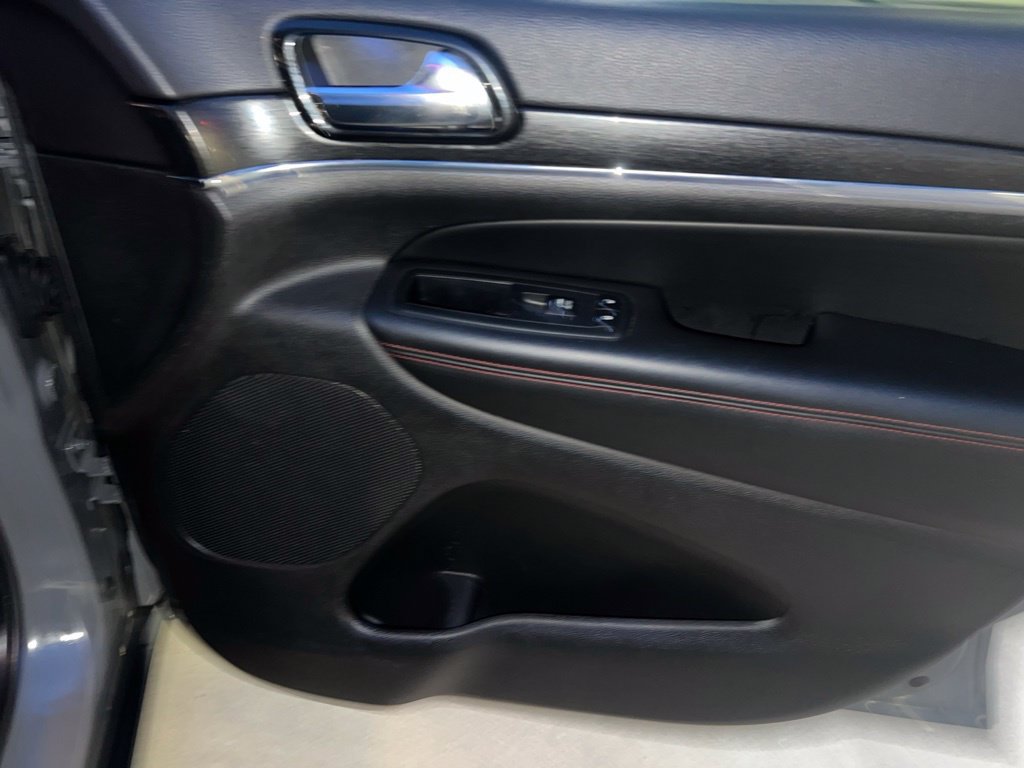 Used 2020 Jeep Grand Cherokee Trailhawk AWD/4WD image 18