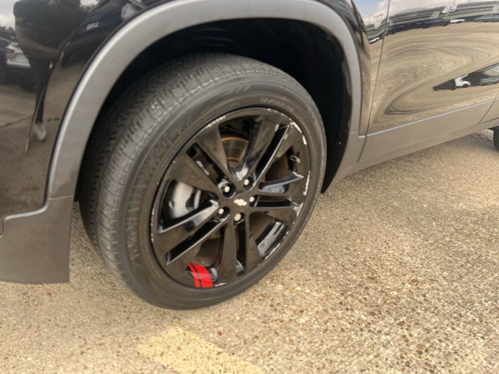 Used 2021 Chevrolet Trax LT w/ Redline Edition image 16