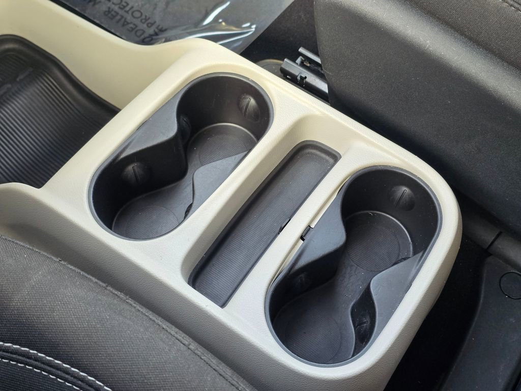 Used 2023 Chrysler Voyager LX image 33