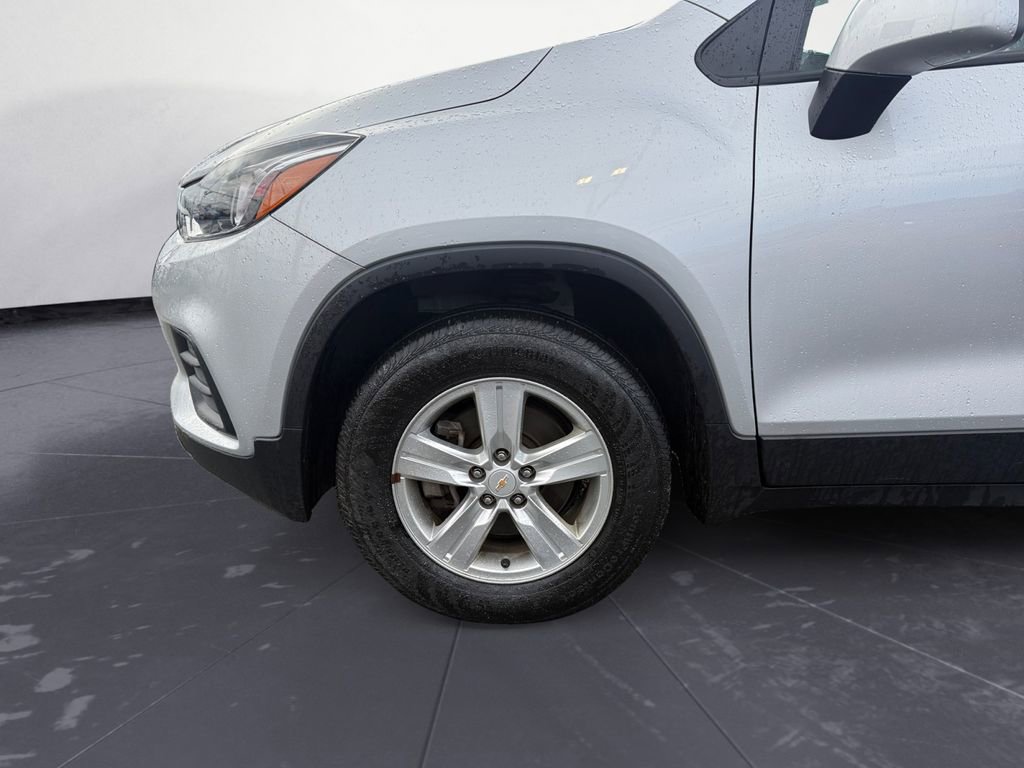 Used 2022 Chevrolet Trax LS w/ Tint and Cruise Package image 15