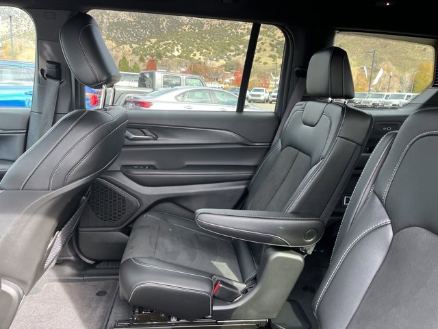 Used 2025 Jeep Grand Cherokee L Altitude image 17