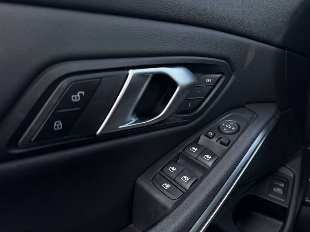 Used 2025 BMW 330i Sedan image 11