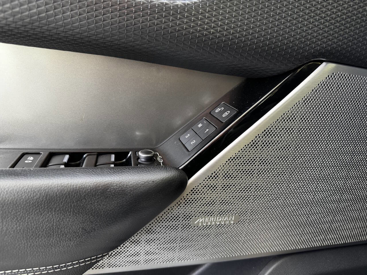 Used 2018 Land Rover Range Rover Velar S image 17