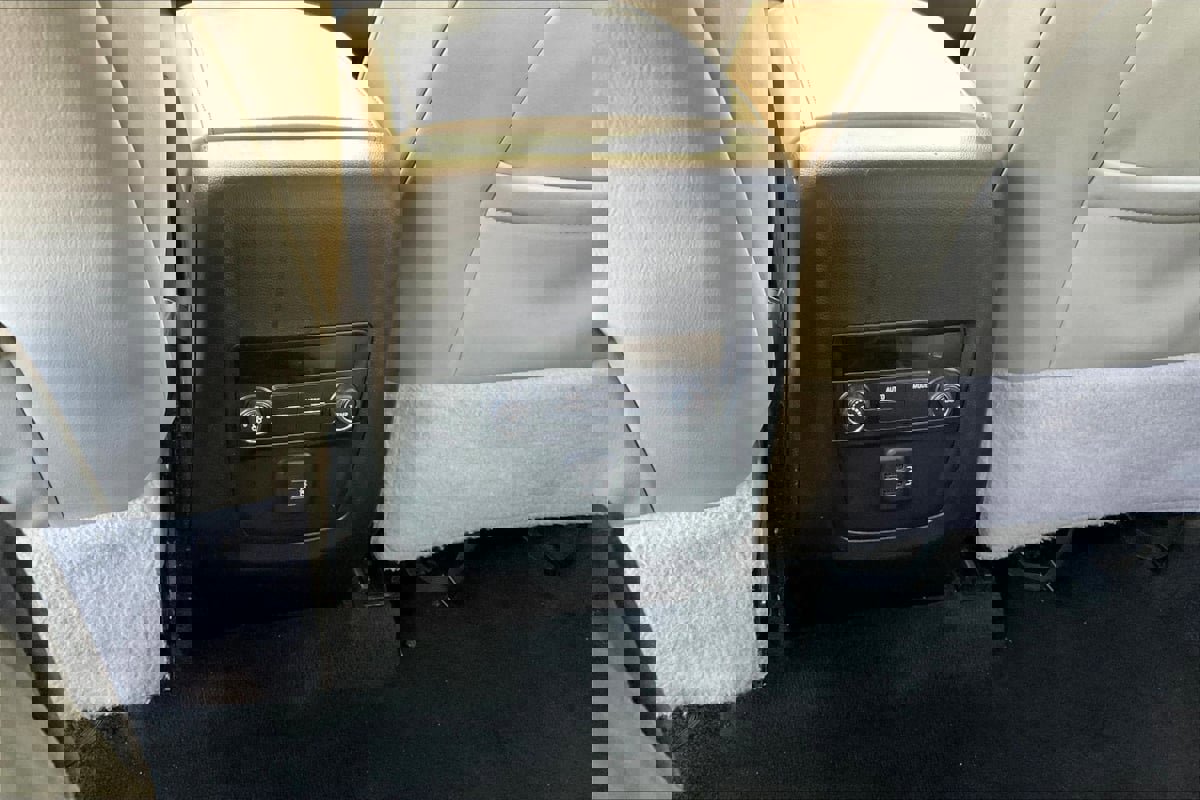 Used 2019 Buick Enclave Essence image 32