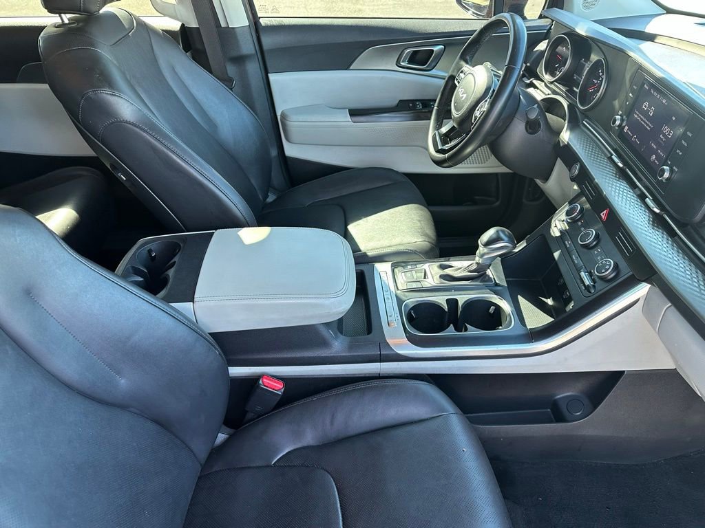 Used 2022 Kia Carnival LX image 15