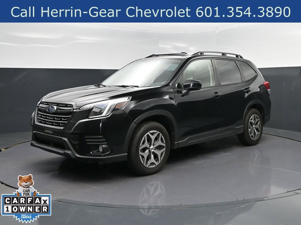 Used 2023 Subaru Forester Premium image 3