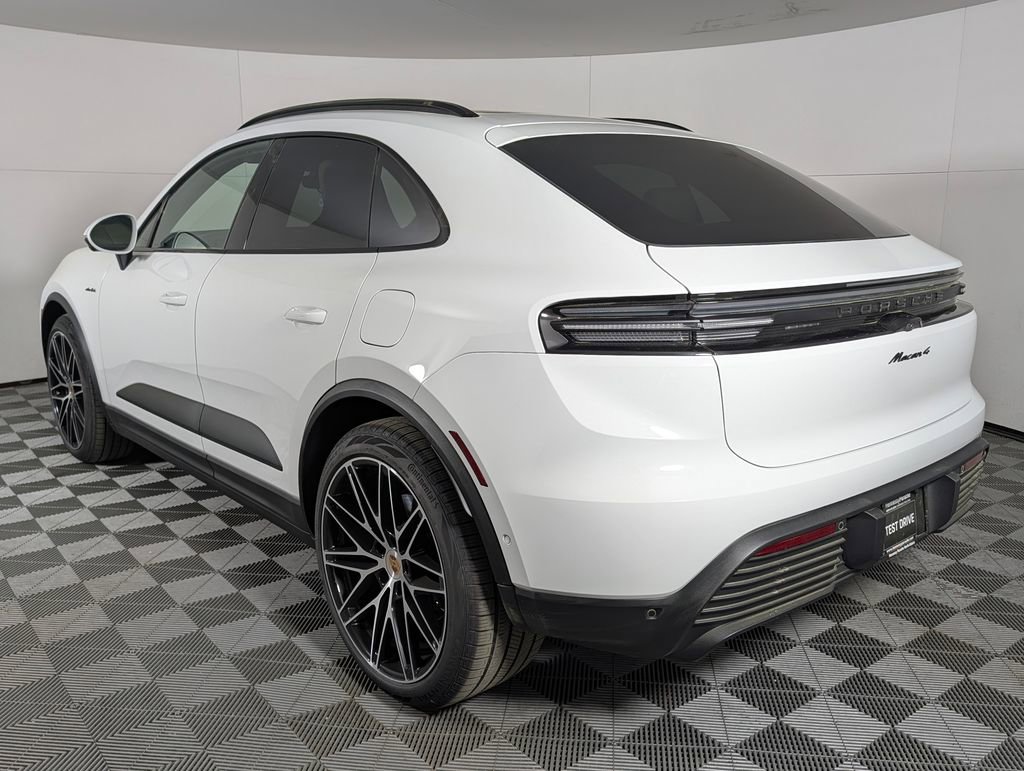 New 2026 Porsche Macan 4 Electric image 3