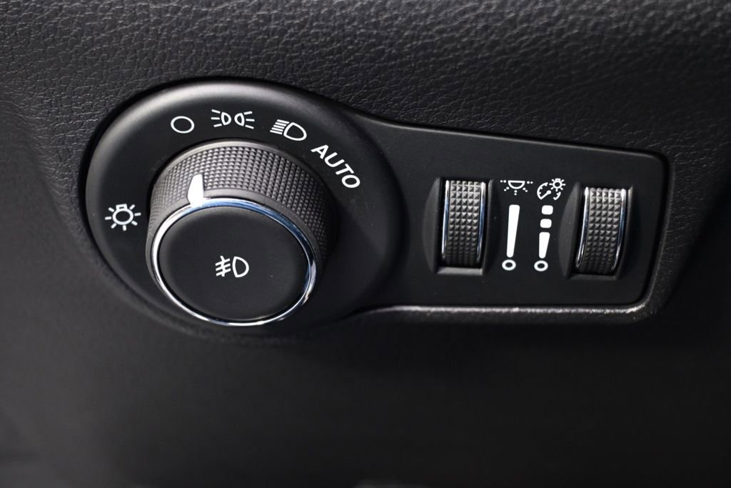 Used 2025 Jeep Compass Trailhawk image 24