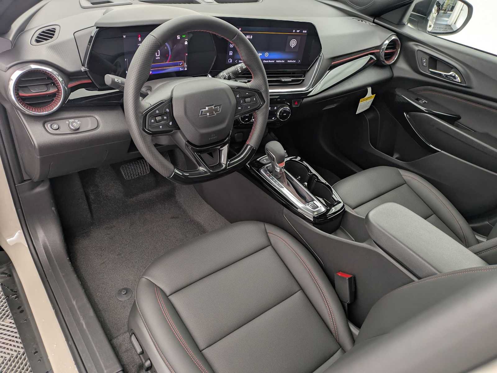 New 2026 Chevrolet Trax RS w/ Sunroof Package FWD image 2