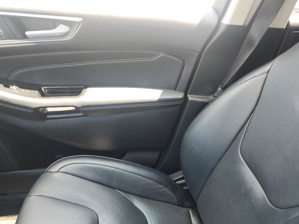 Used 2019 Ford Edge Titanium w/ Equipment Group 301A AWD/4WD image 19