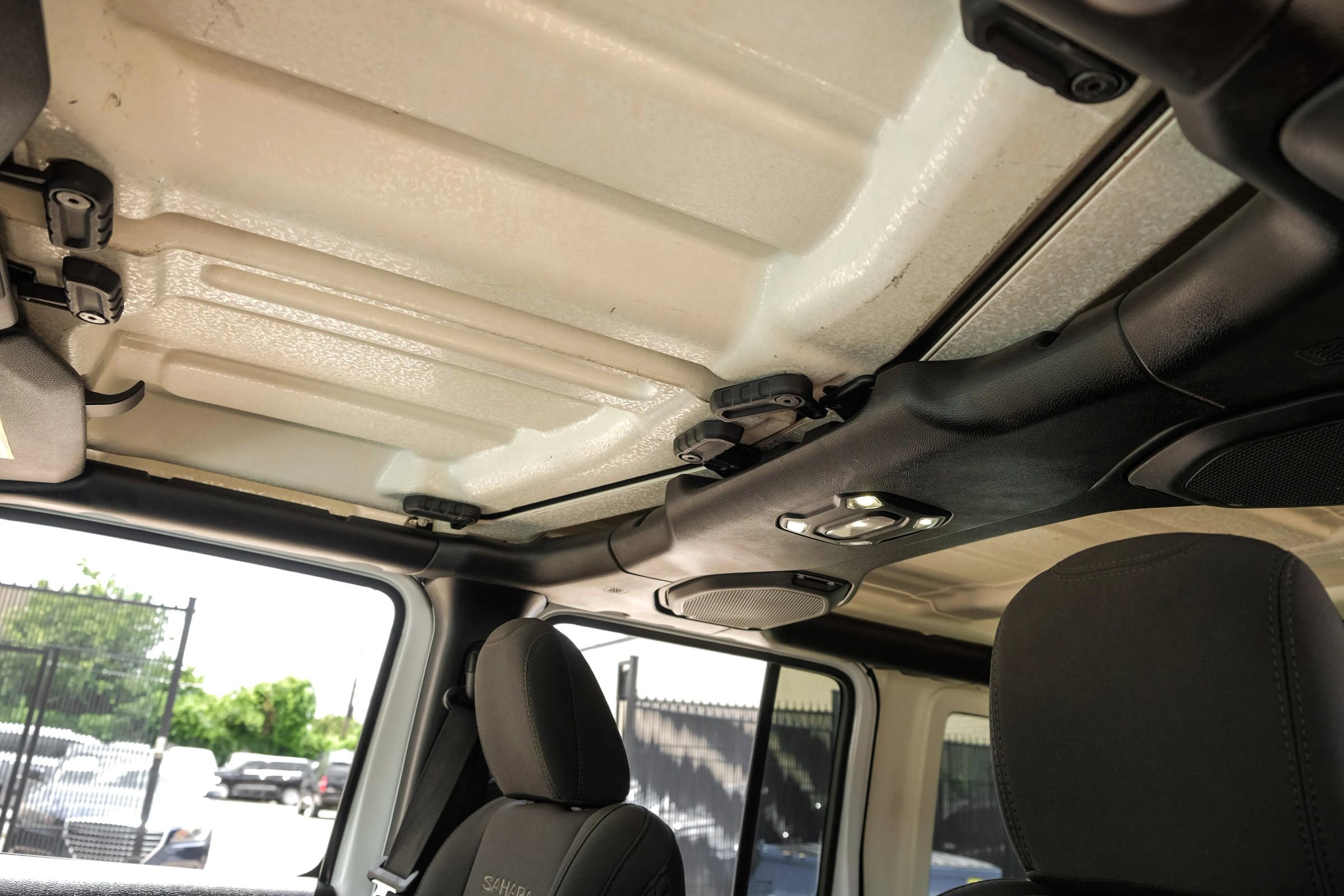 Used 2020 Jeep Wrangler Unlimited Sahara image 28