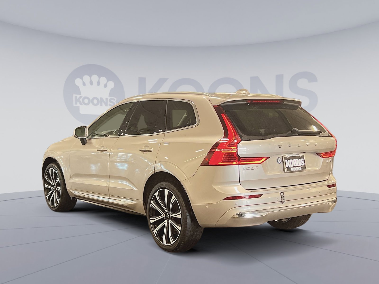 Certified 2023 Volvo XC60 B6 Ultimate w/ Protection Package Premier image 4