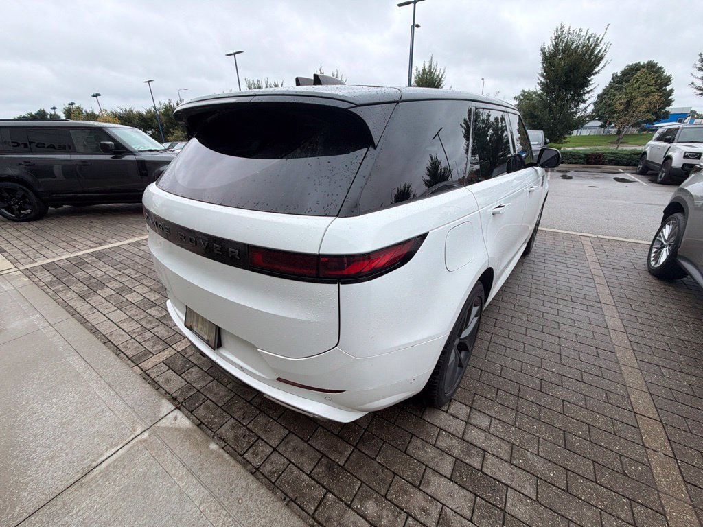 Used 2024 Land Rover Range Rover Sport Dynamic SE AWD/4WD image 5