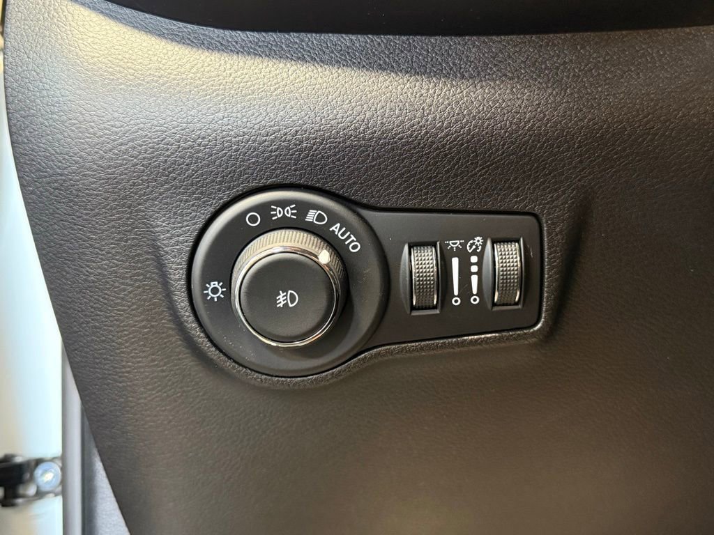 Used 2025 Jeep Compass Limited AWD/4WD image 20