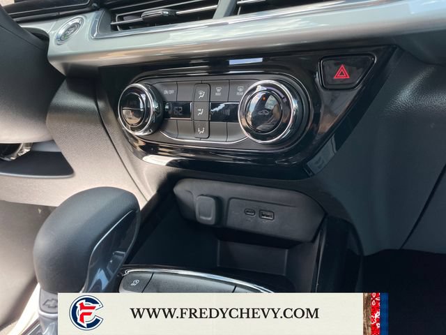 Used 2025 Chevrolet Trax LT FWD image 18