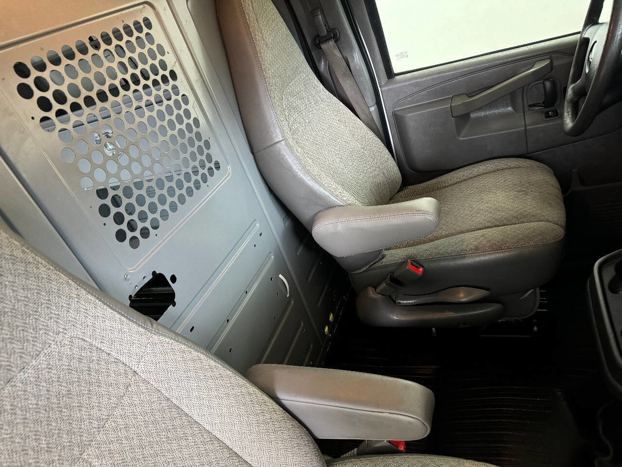 Used 2017 GMC Savana 2500 image 62