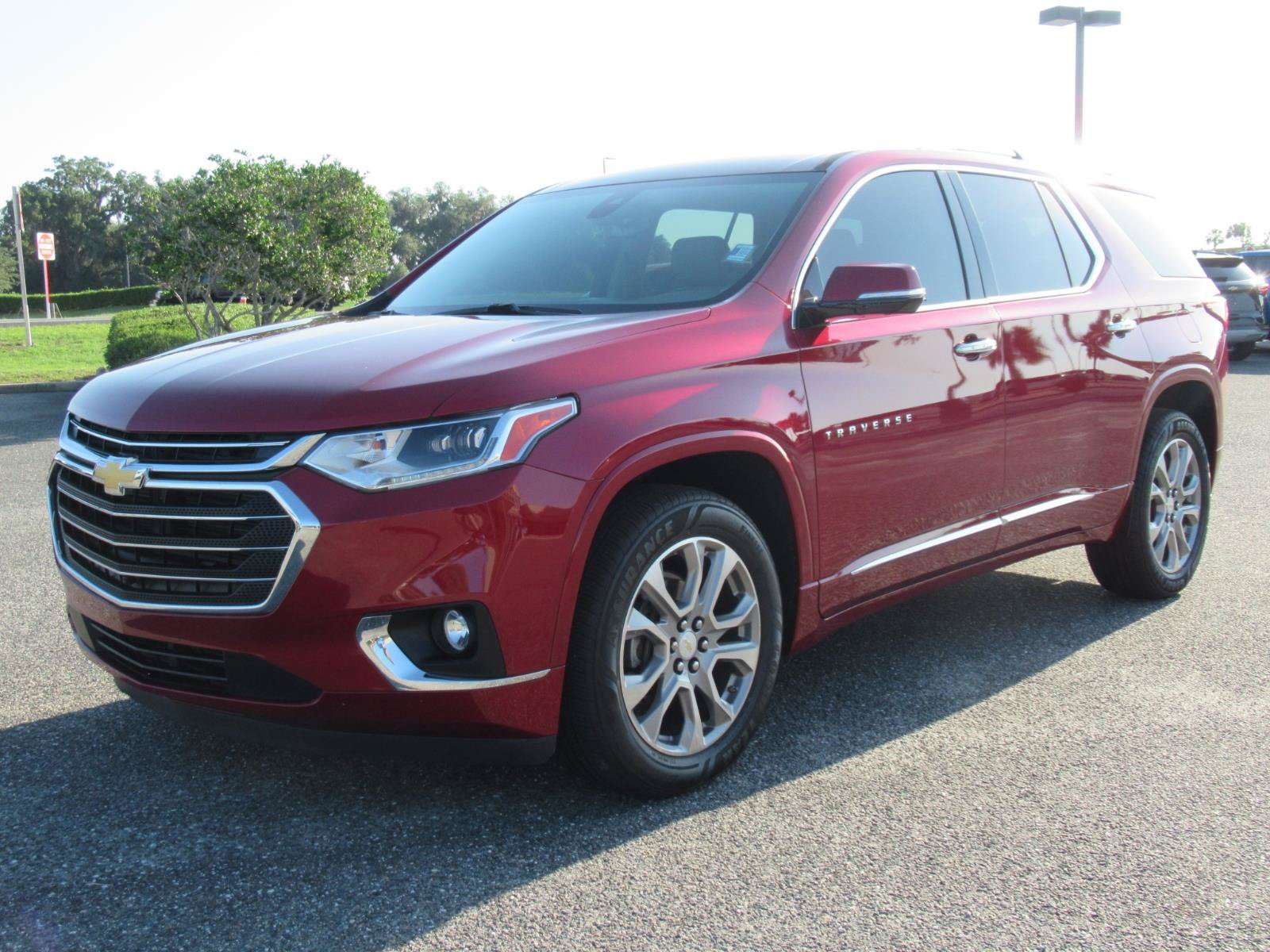 Used 2019 Chevrolet Traverse Premier w/ Driver Confidence II Package FWD image 3