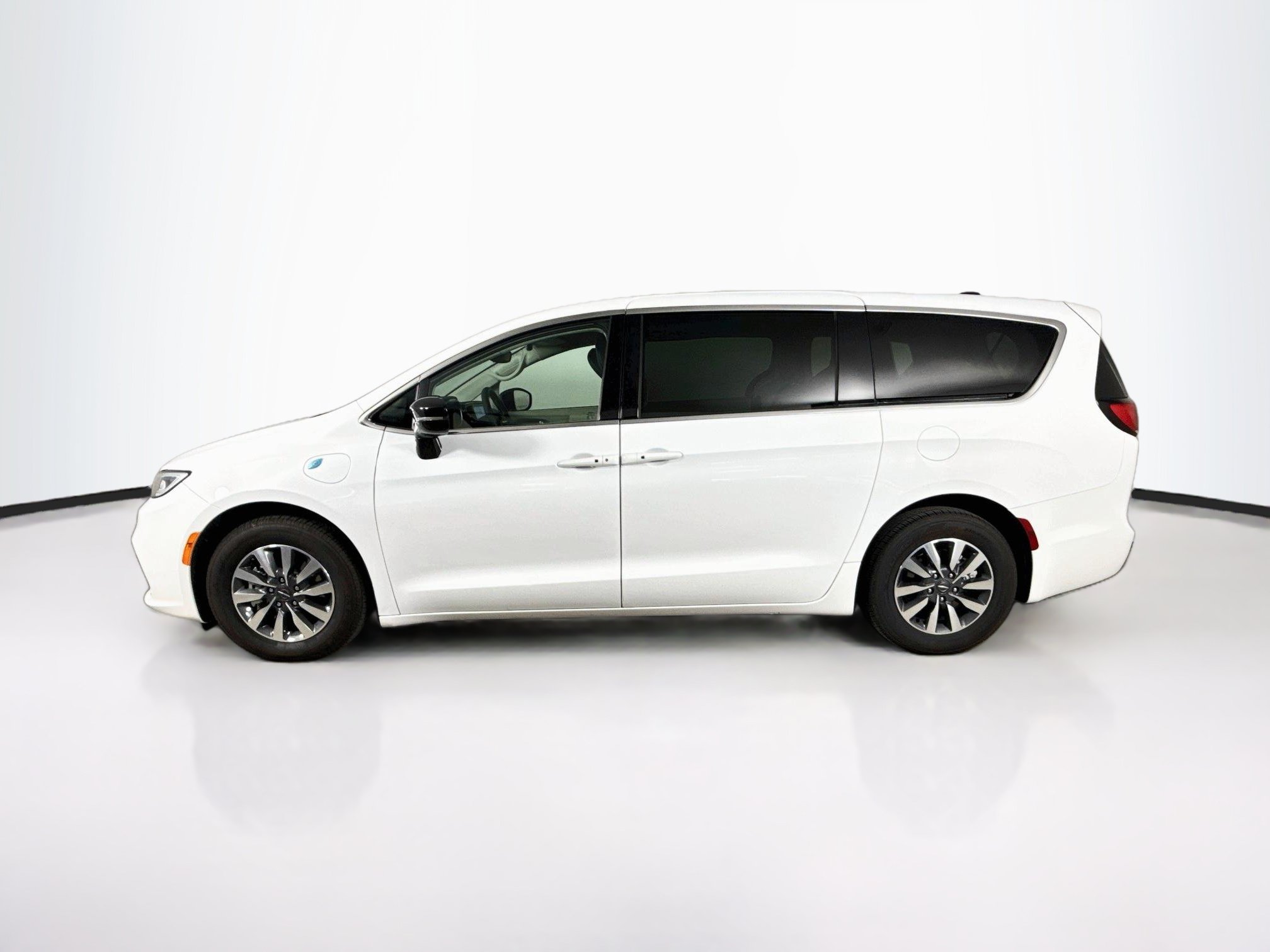 Used 2024 Chrysler Pacifica Limited FWD image 7