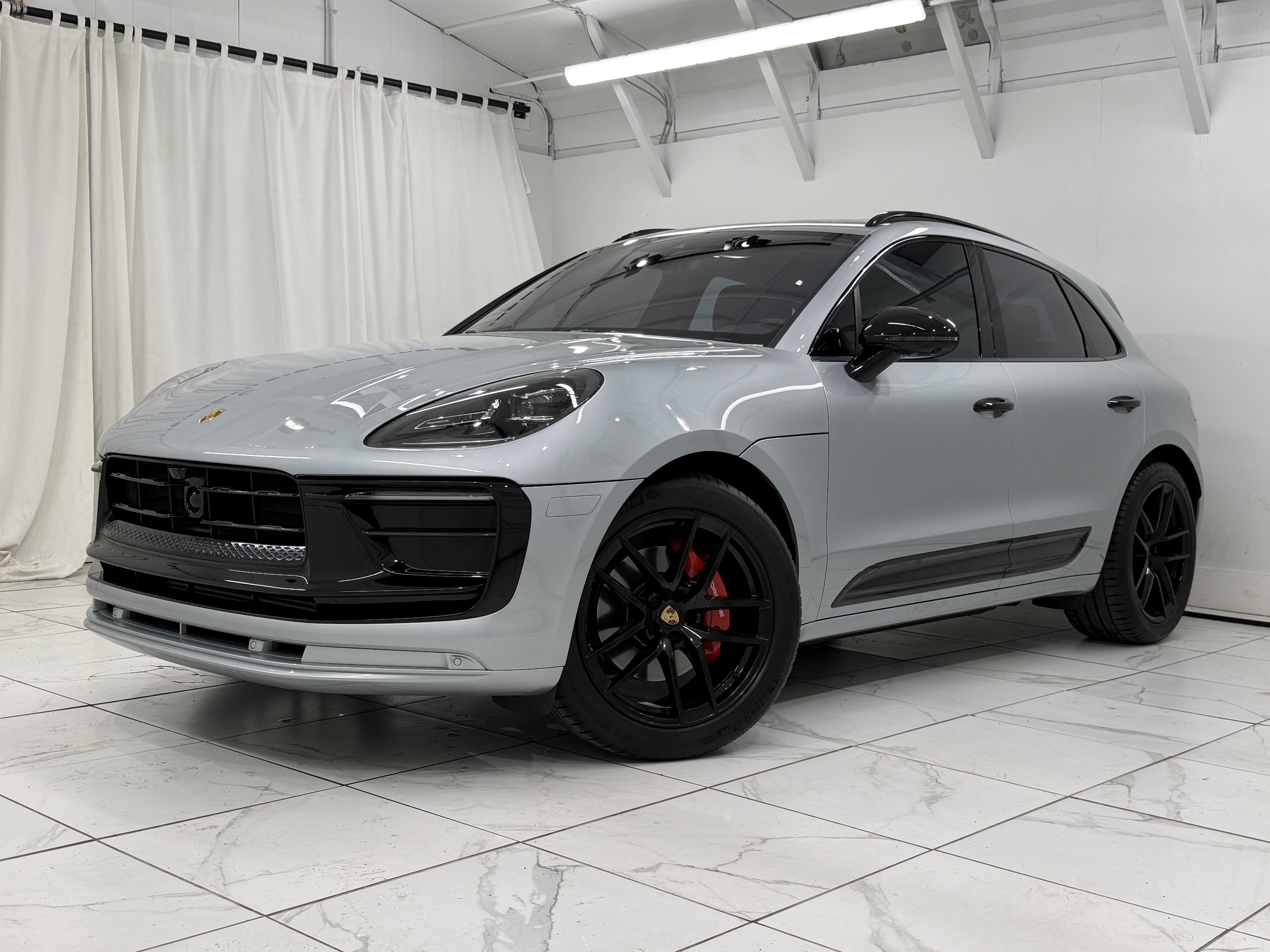 Certified 2024 Porsche Macan Turbo AWD/4WD image 1