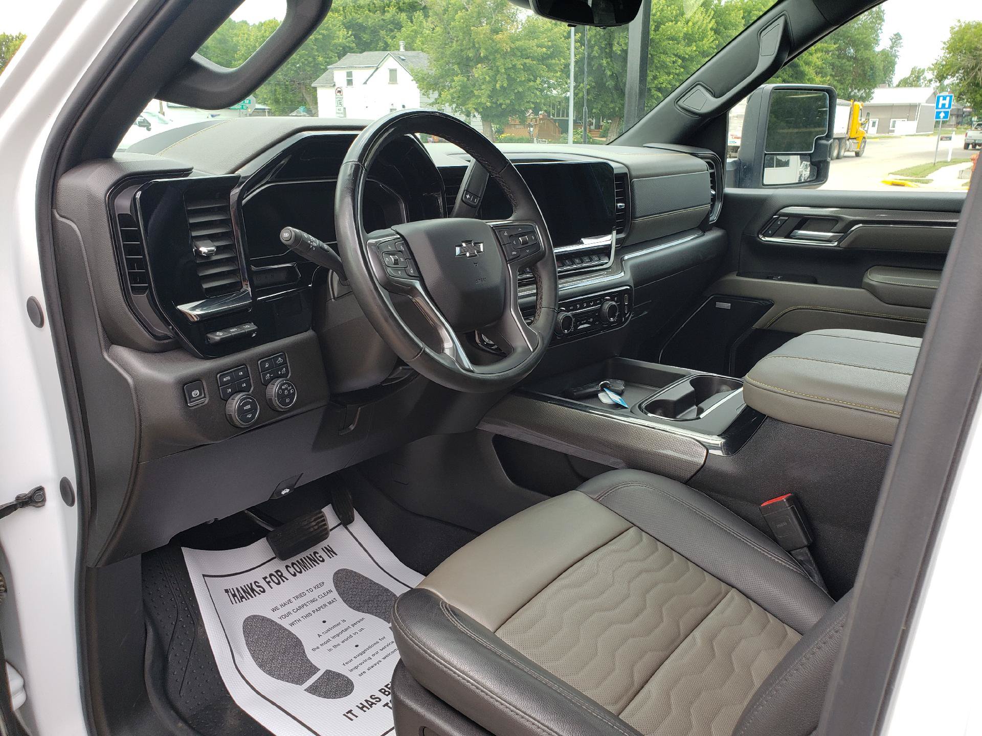 Used 2024 Chevrolet Silverado 2500 ZR2 w/ Technology Package AWD/4WD image 9